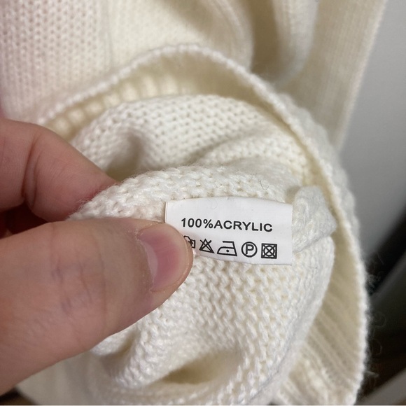 Women’s Cozy Cream Sweater with Red Heart Design Size XL Valentine, Preppy - Picture 6 of 9